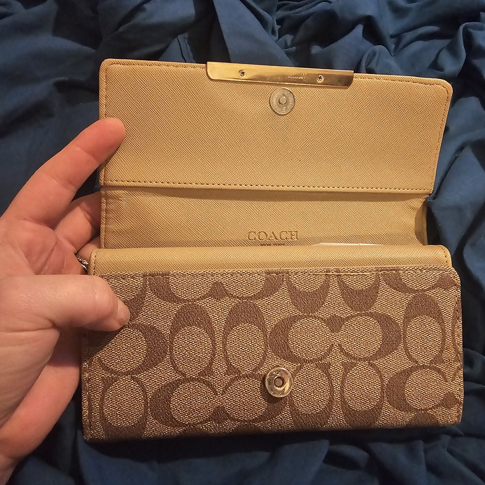 Coach Brown Signature Wallet - Picture 6 of 7